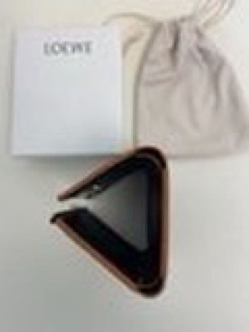 美品✨送料込み LOEWE 高級レザー三つ折り財布（カードポケット付き）