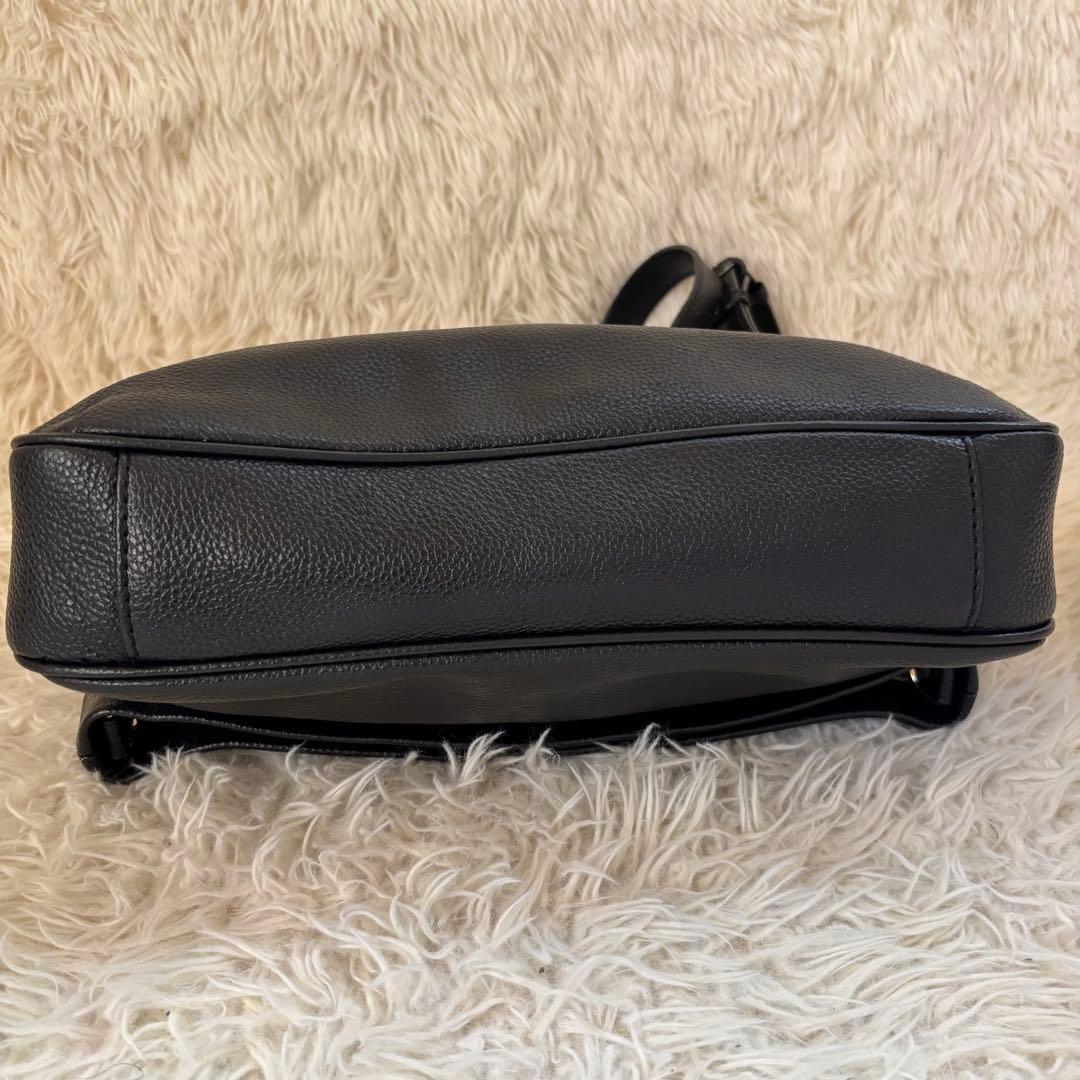 ✨トリーバーチ　デカロゴ　ショルダーバッグ　フラップ　レザー　本革　ブラック