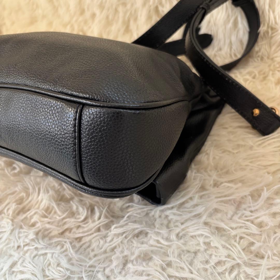 ✨トリーバーチ　デカロゴ　ショルダーバッグ　フラップ　レザー　本革　ブラック