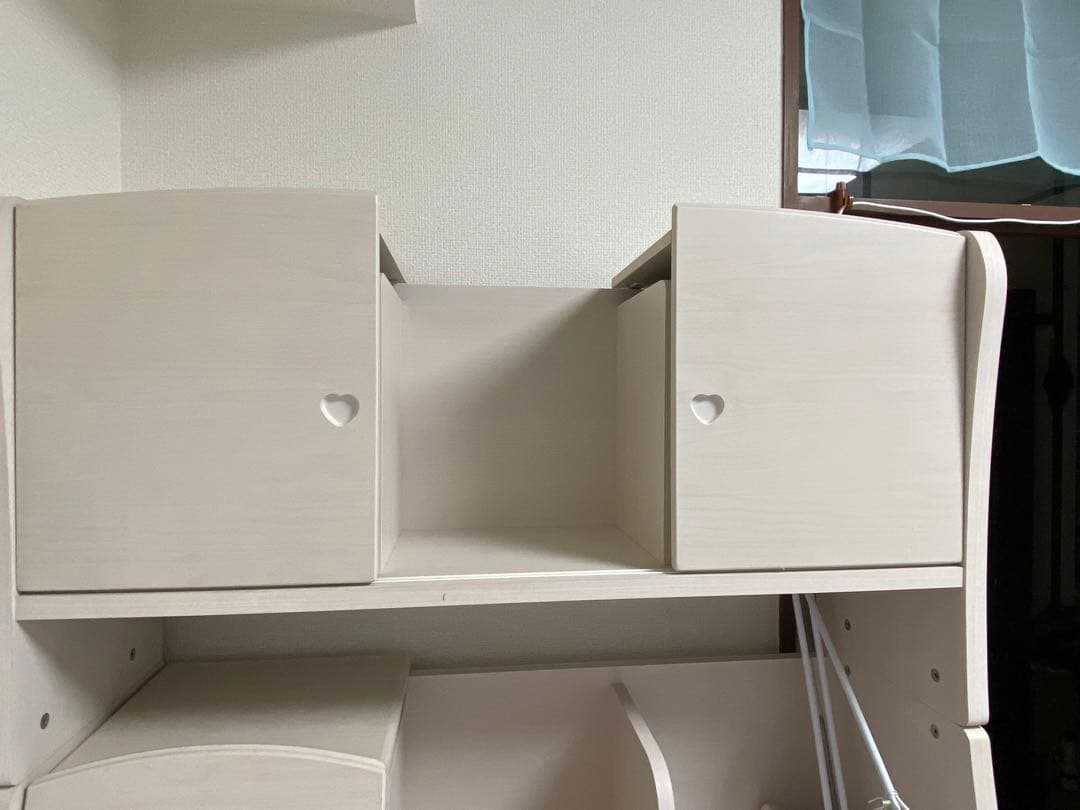 オカムラ製　白い学習机　タブレット置付き　ライト無し