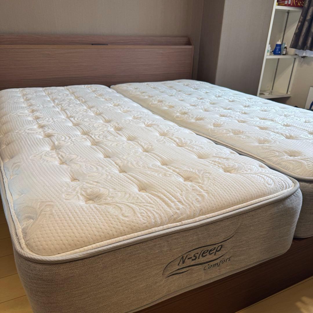 ゆーたニトリ/クイーンサイズベッドフレーム/収納・コンセント付/