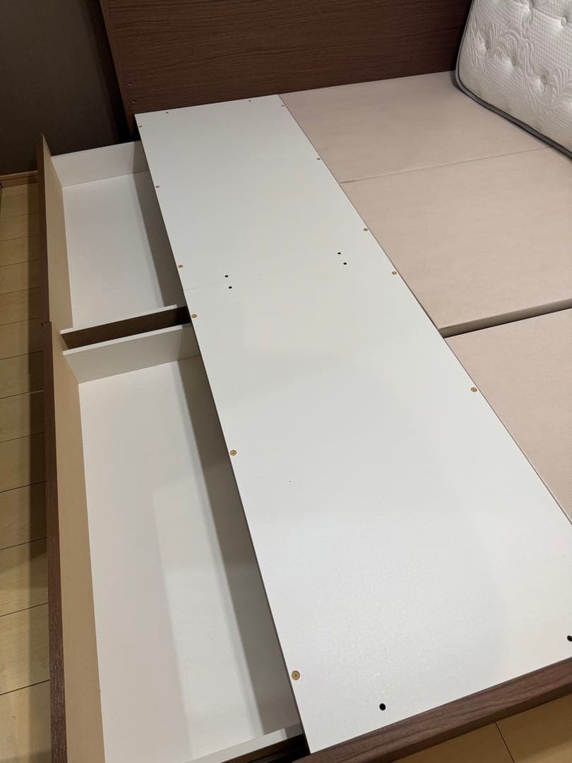 ゆーたニトリ/クイーンサイズベッドフレーム/収納・コンセント付/