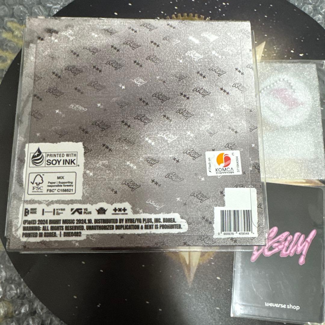 ヨンジュン　TXT　GGUM　フィギュア付き 新品未使用　トレカ キーリング付き