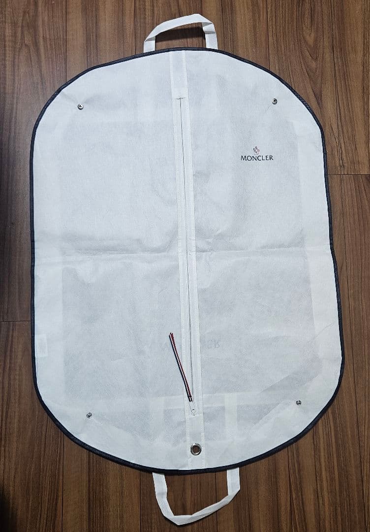 MONCLER 衣類カバー5枚とハンガー1本