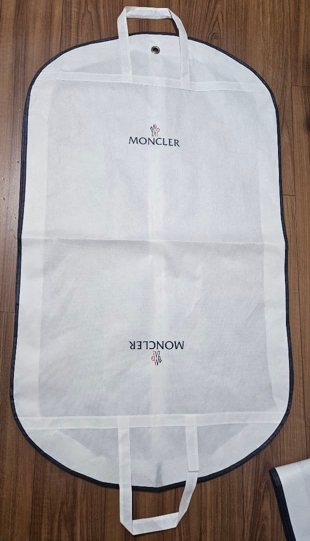 MONCLER 衣類カバー5枚とハンガー1本
