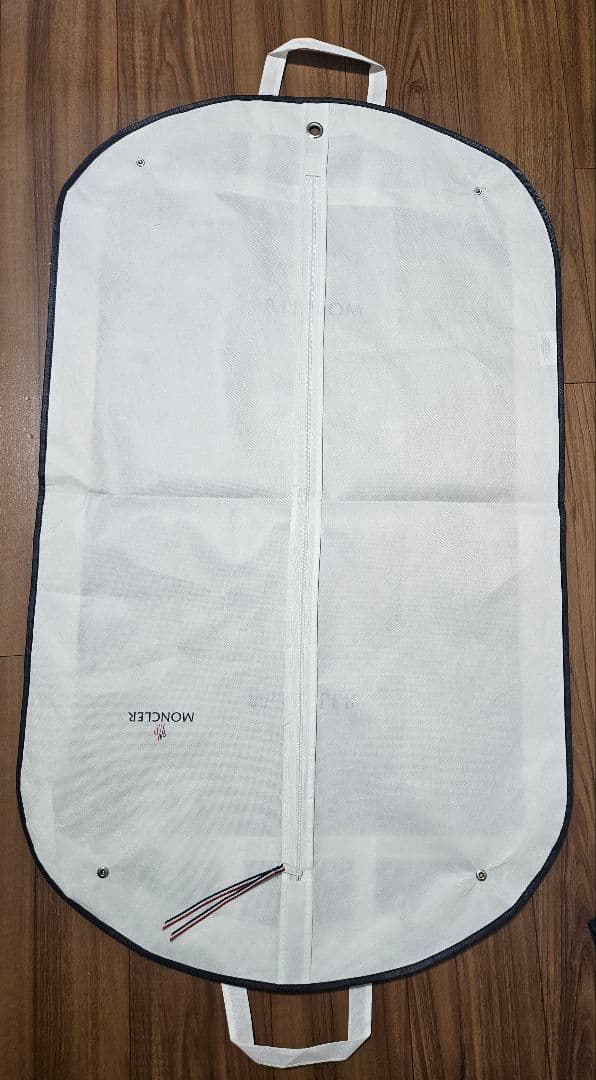 MONCLER 衣類カバー5枚とハンガー1本