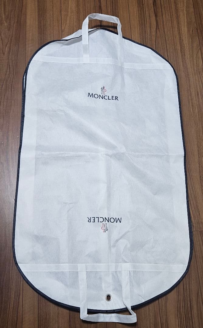 MONCLER 衣類カバー5枚とハンガー1本