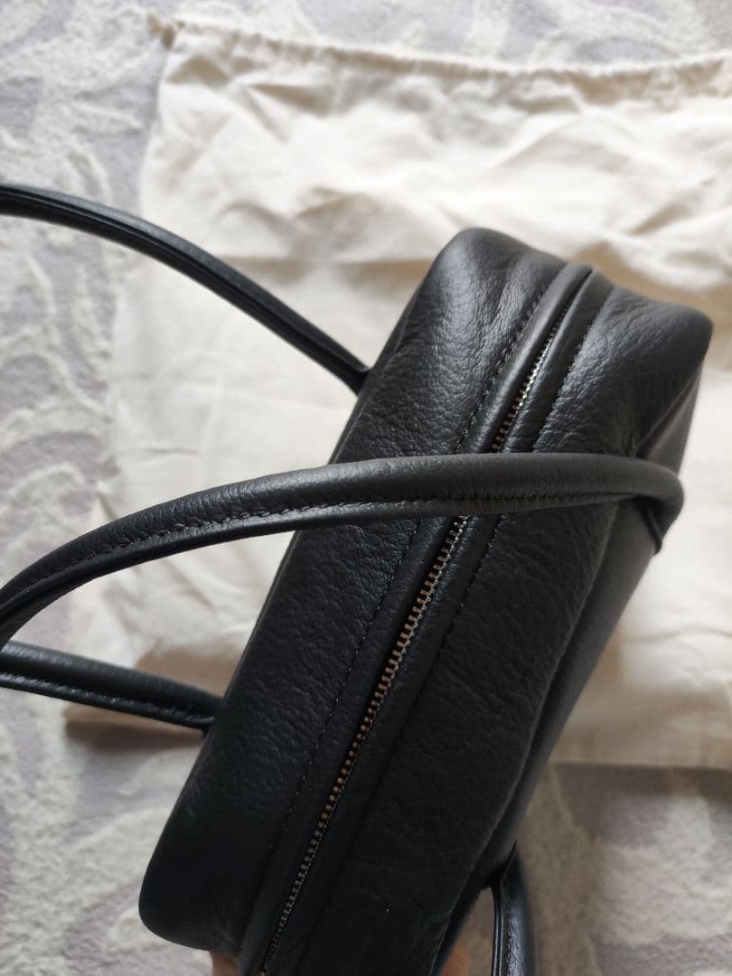 アエタ スクエアショルダーバッグ