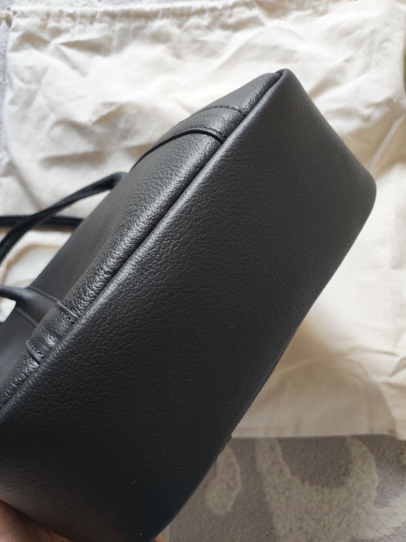 アエタ スクエアショルダーバッグ