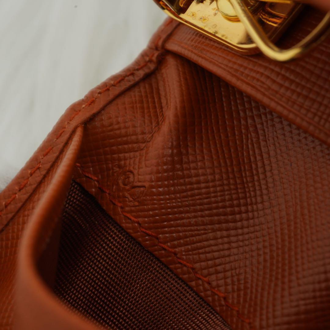 未使用級の状態　箱付き　PRADA プラダ　6連キーケース　ロゴグラム　オレンジ