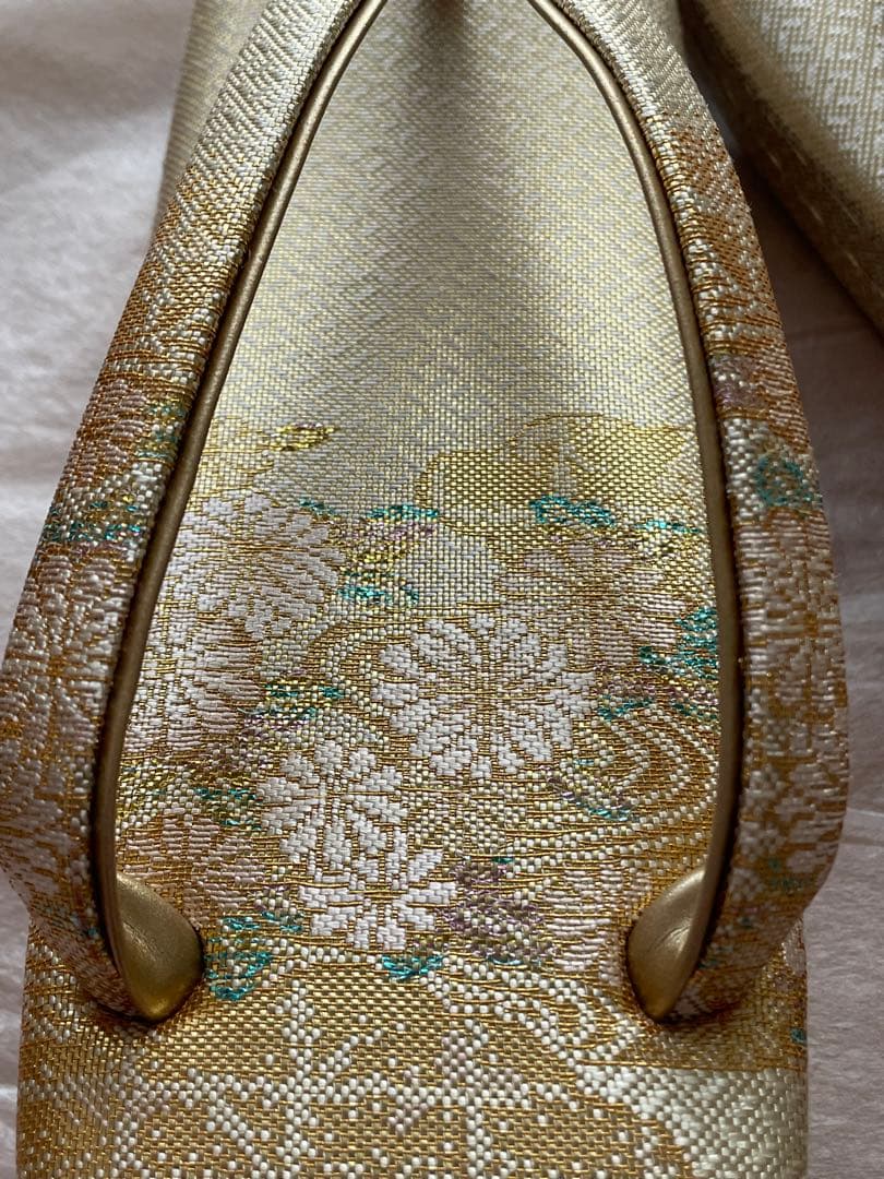 和装　草履とバッグのセット(金色地に白い花刺繍)