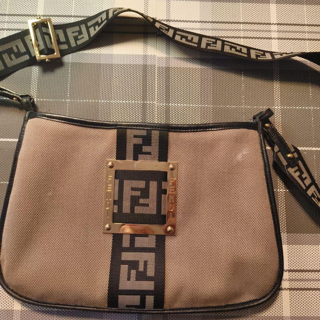 FENDI（フェンディ）のズッカ柄 キャンバスショルダーバッグ