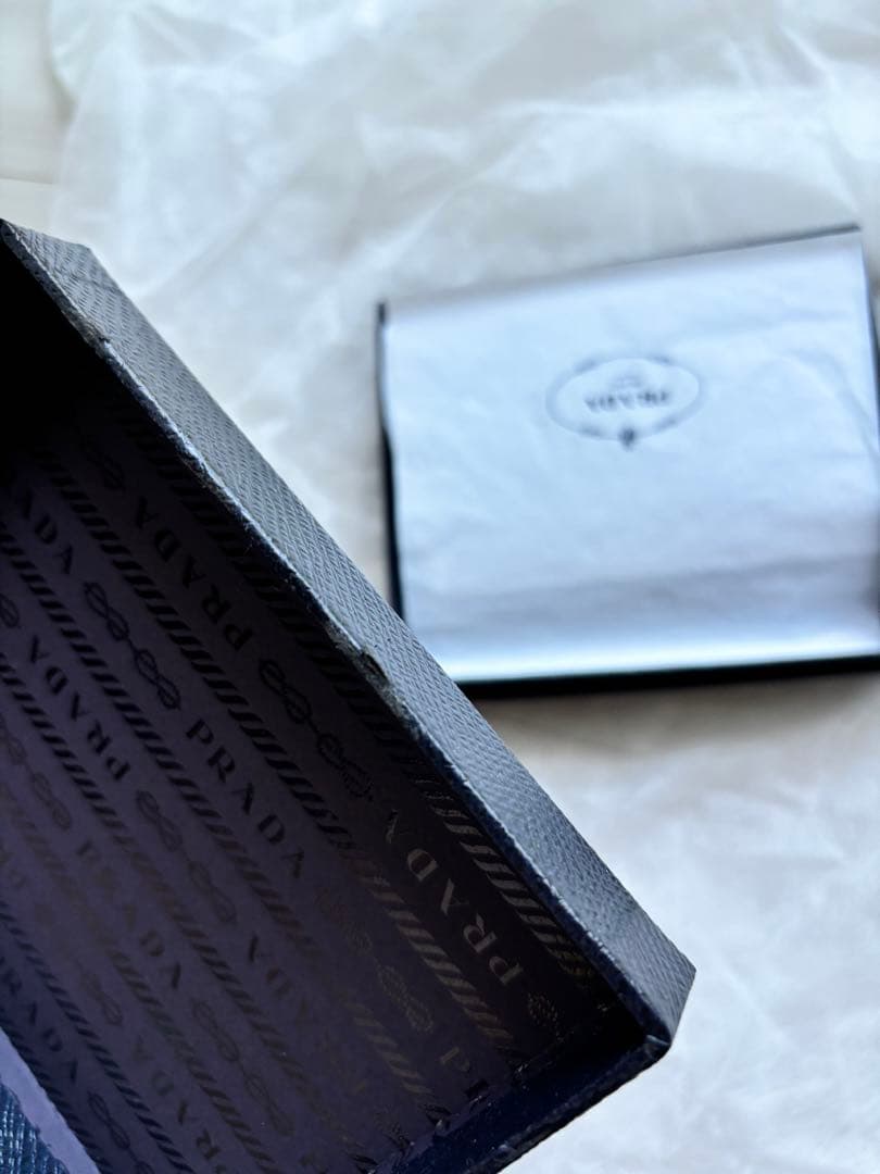 種*様 【特別セール中】プラダ　二つ折り財布　定価65,800円