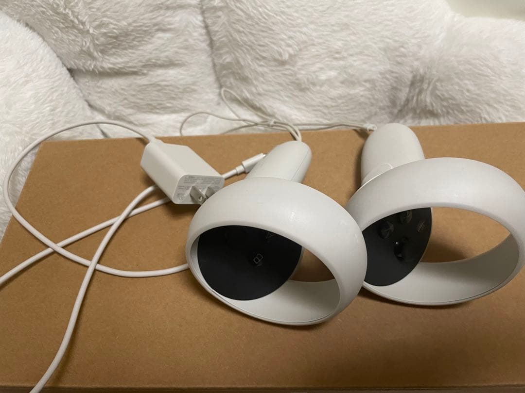 【ほぼ新品 美品】 Quest2 128GB & Elite ストラップ