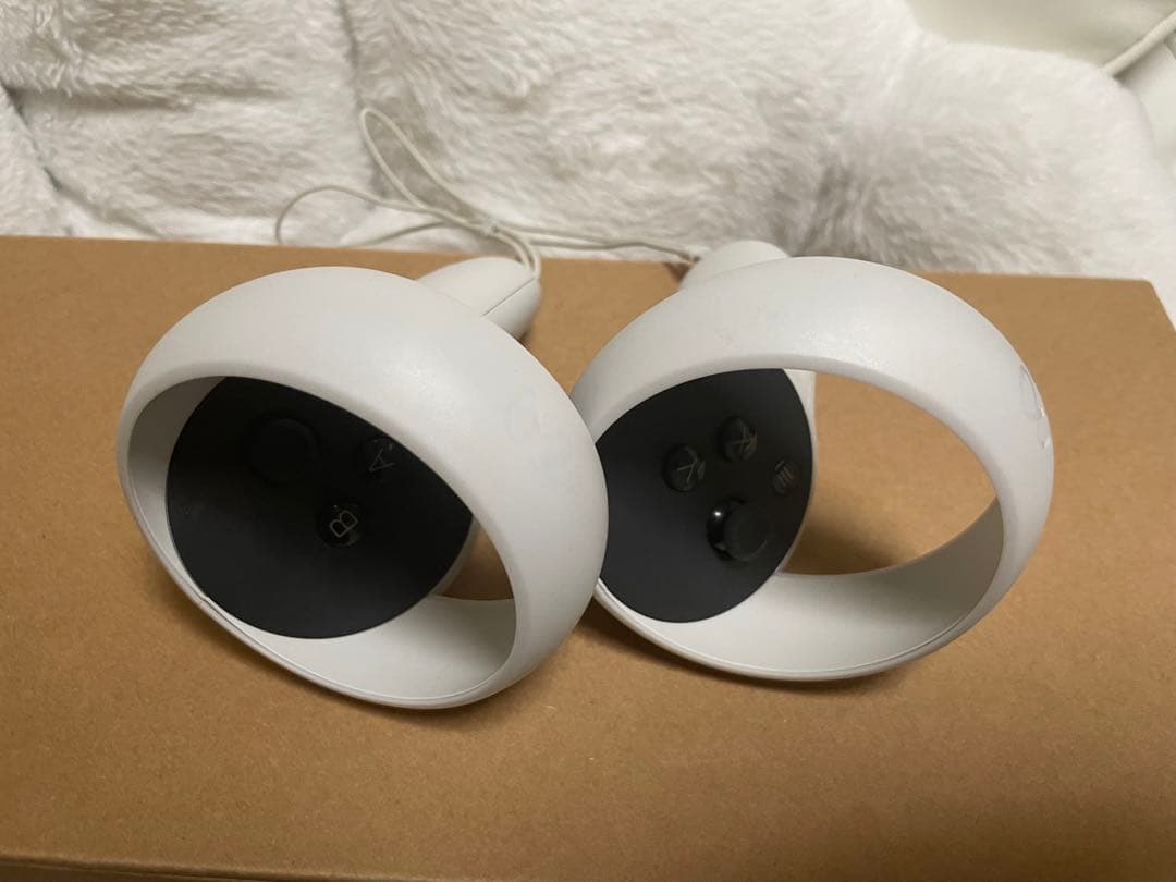 【ほぼ新品 美品】 Quest2 128GB & Elite ストラップ