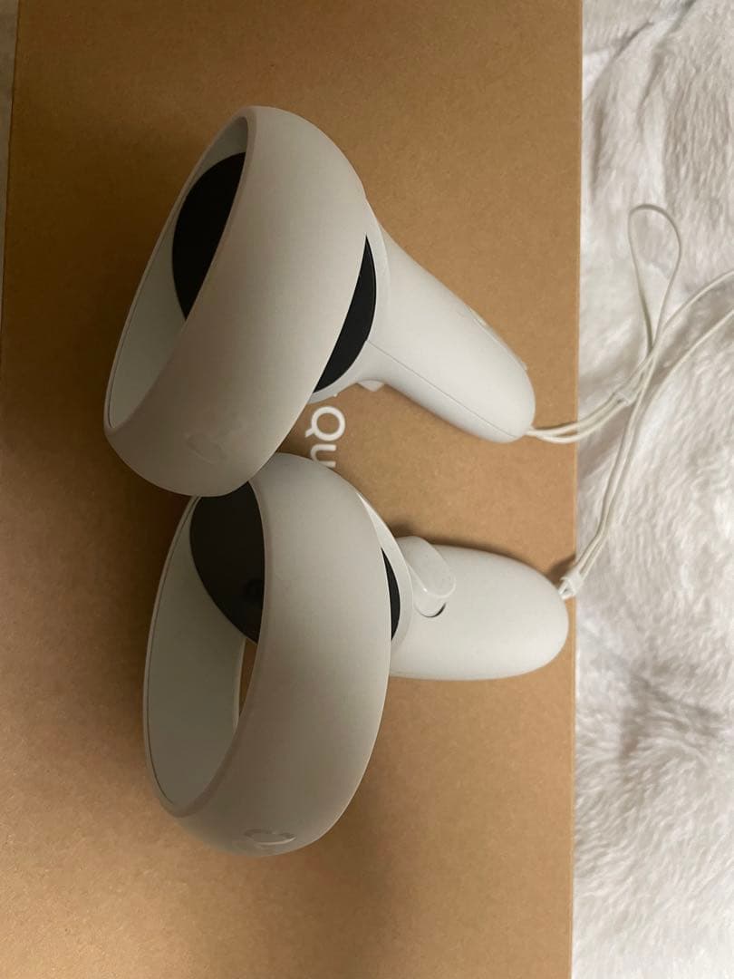 【ほぼ新品 美品】 Quest2 128GB & Elite ストラップ