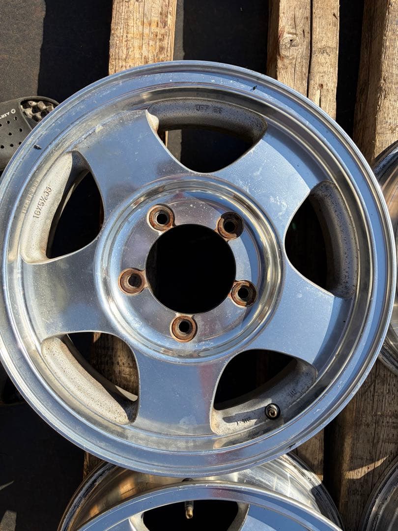 ジムニー　ja11純正　エンケイ16インチ アルミ　逆履きjb23 jb64