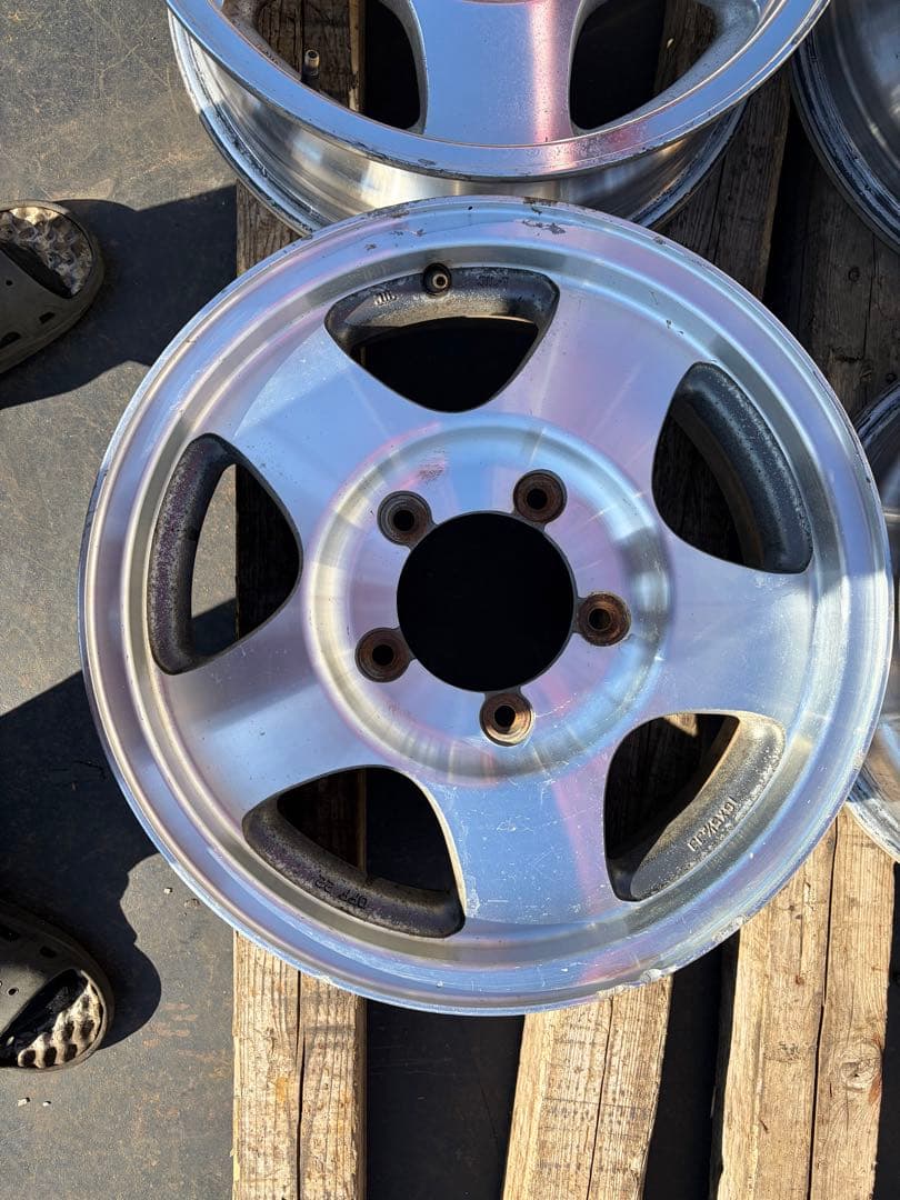 ジムニー　ja11純正　エンケイ16インチ アルミ　逆履きjb23 jb64