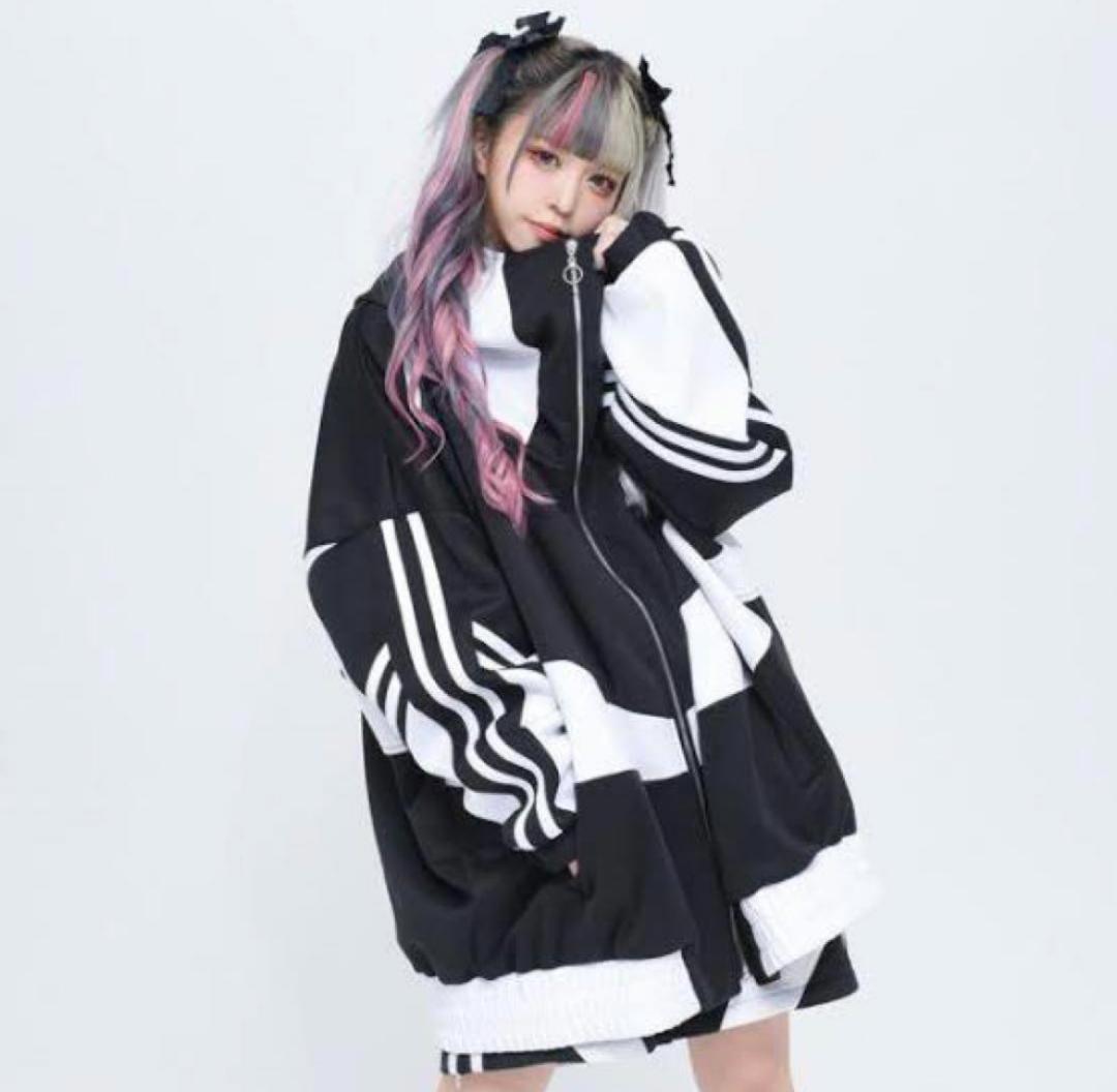 ◆レア REFLEM ボリュームネックライン 切り替え ジャージ パーカー 黒