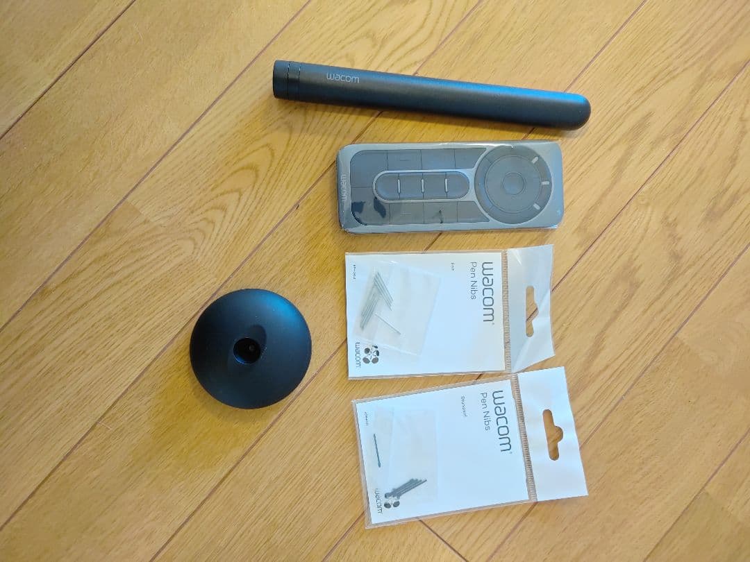 Wacom Cintiq Pro 24 DTH-2420 Flex Arm付き