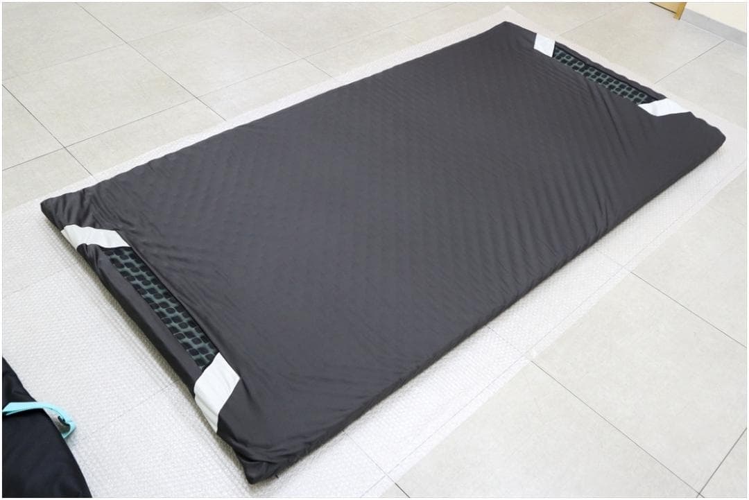 極美品 西川 Air エアーポータブル モバイルマット 持ち運び マット 寝具