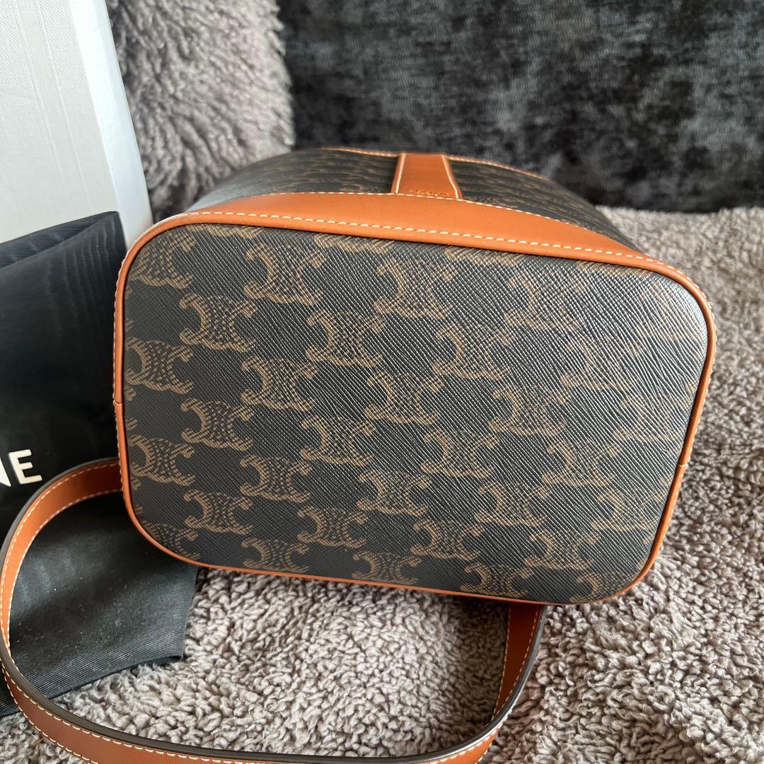 ◆ CELINE (セリーヌ) トリオンフ スモールバケット