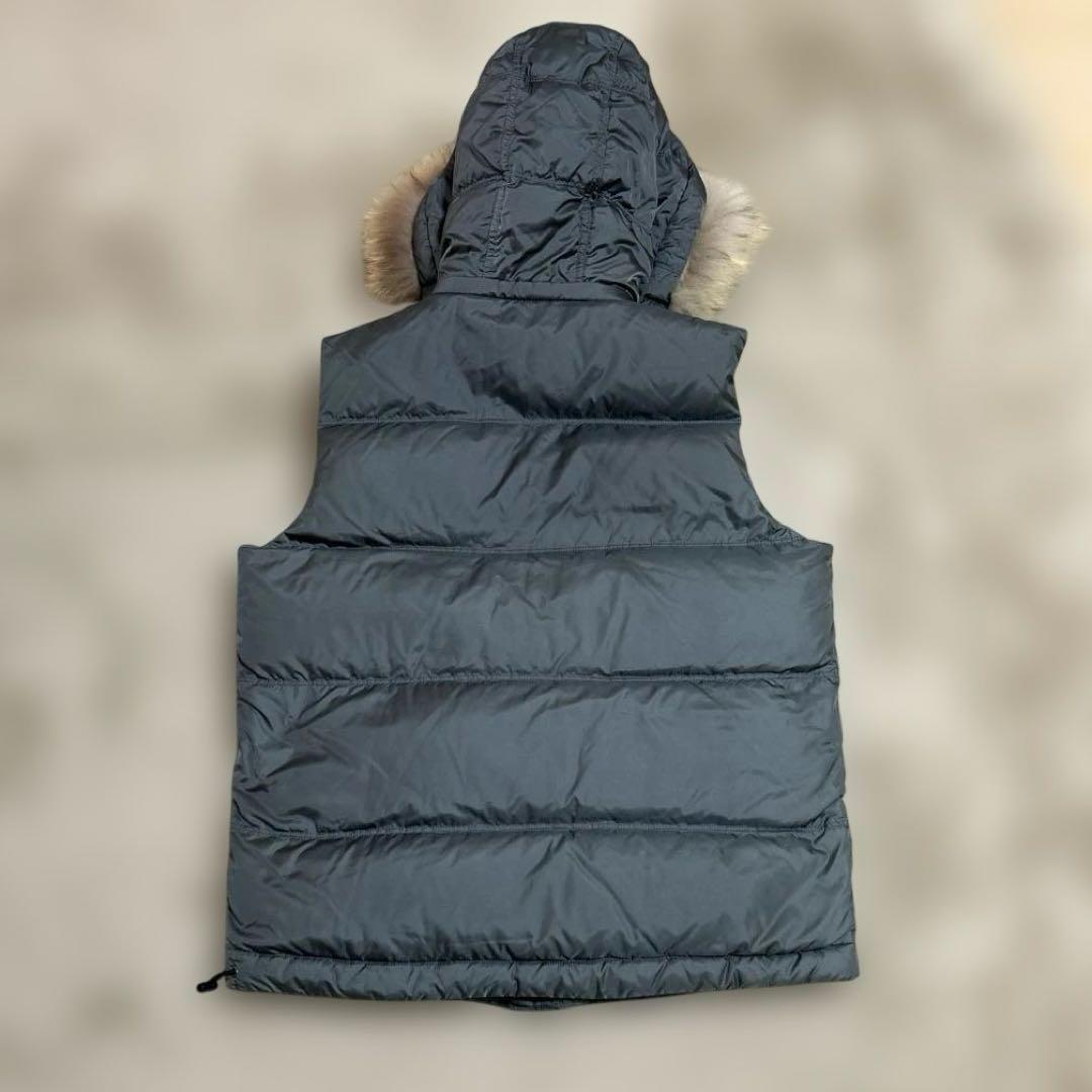 バーバリー ブルーレーベルファー付きダウンベスト　ダークグレー