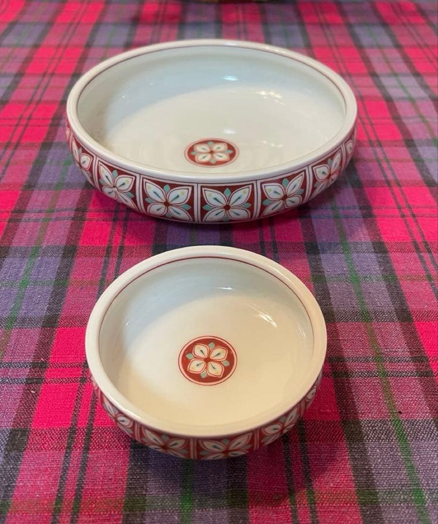 香蘭社　赤繪町工房　取り皿深皿5枚。花柄小鉢(小皿)5枚。10個セット，未使用。