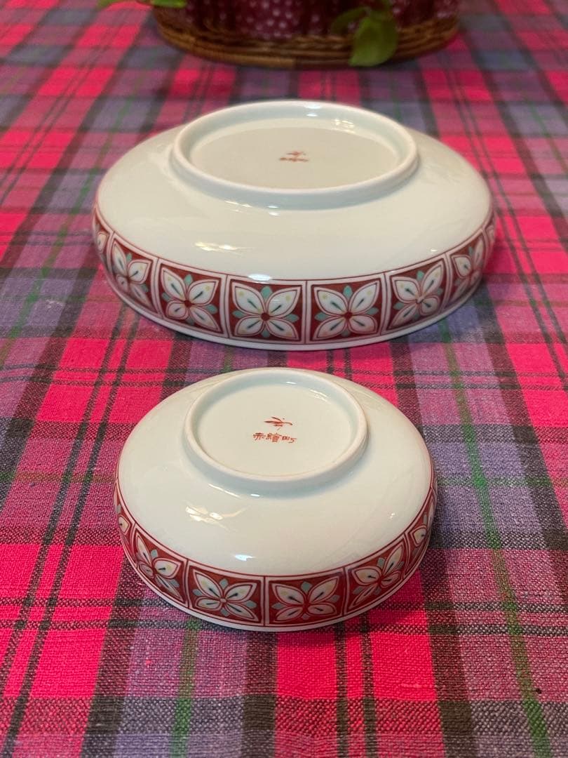 香蘭社　赤繪町工房　取り皿深皿5枚。花柄小鉢(小皿)5枚。10個セット，未使用。