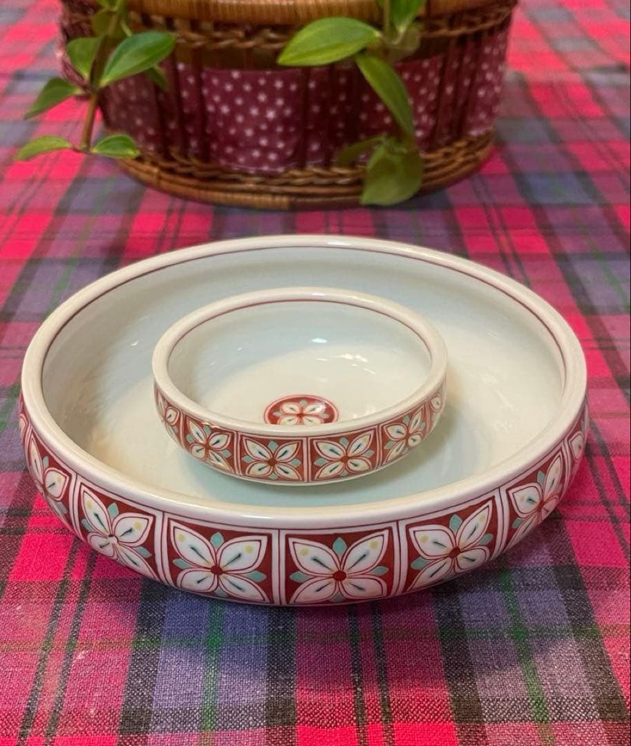 香蘭社　赤繪町工房　取り皿深皿5枚。花柄小鉢(小皿)5枚。10個セット，未使用。