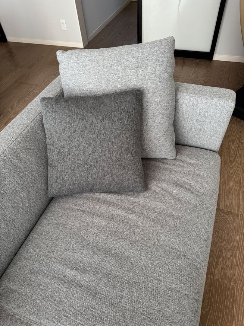 【エーディコア・ディバイズ】3人掛けソファ（クッション5個付き）、送料込み