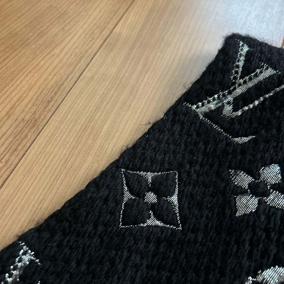 Louis Vuitton ブラック マフラー フリンジ付き