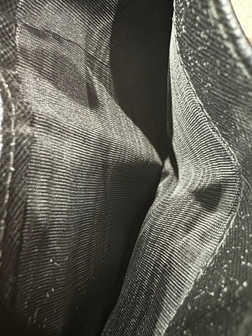 極美品　PRADA レザー 三つ折り財布 ブラック プラダ 黒 カ三角ロゴ