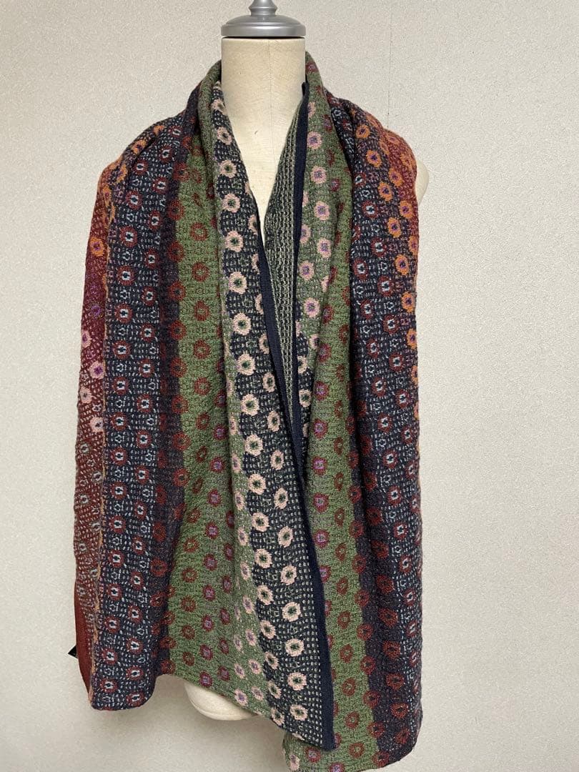 カトリーヌ　アンドル　▪️シリアルナンバーあります。大判ジャガードストール