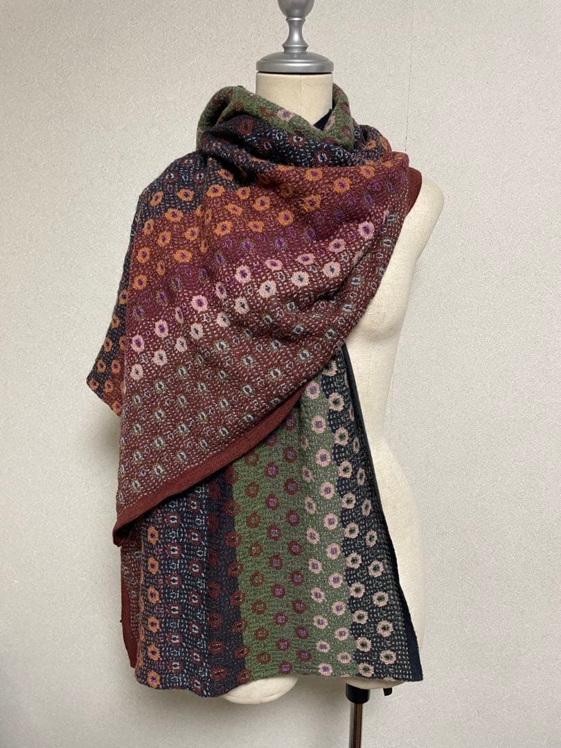 カトリーヌ　アンドル　▪️シリアルナンバーあります。大判ジャガードストール