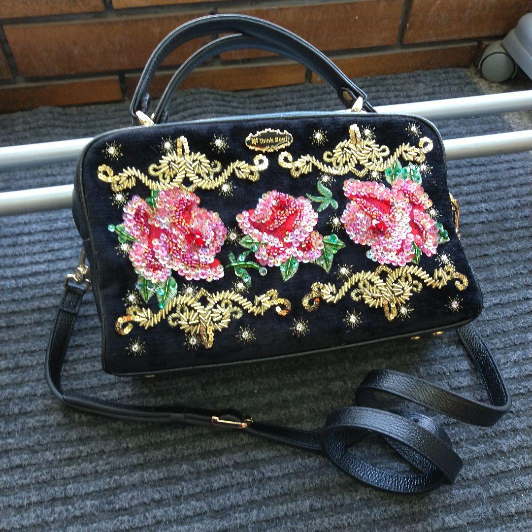 花刺繍 黒 クラッチバッグ