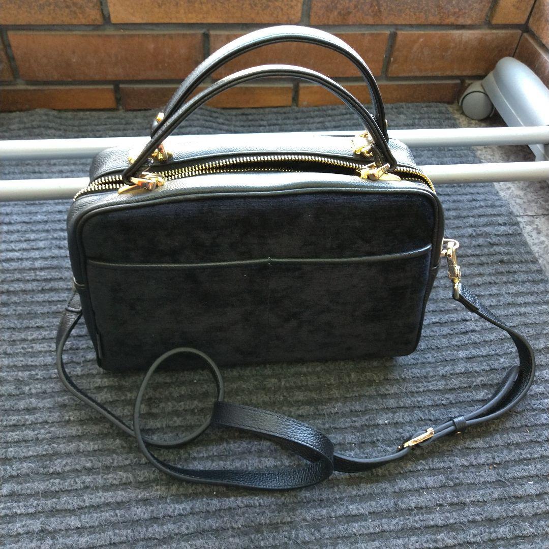 花刺繍 黒 クラッチバッグ