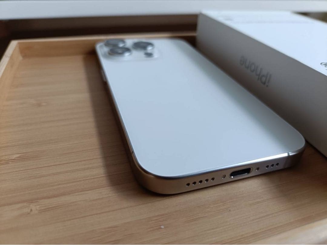 iPhone 15 Pro 128G ホワイトチタニウム