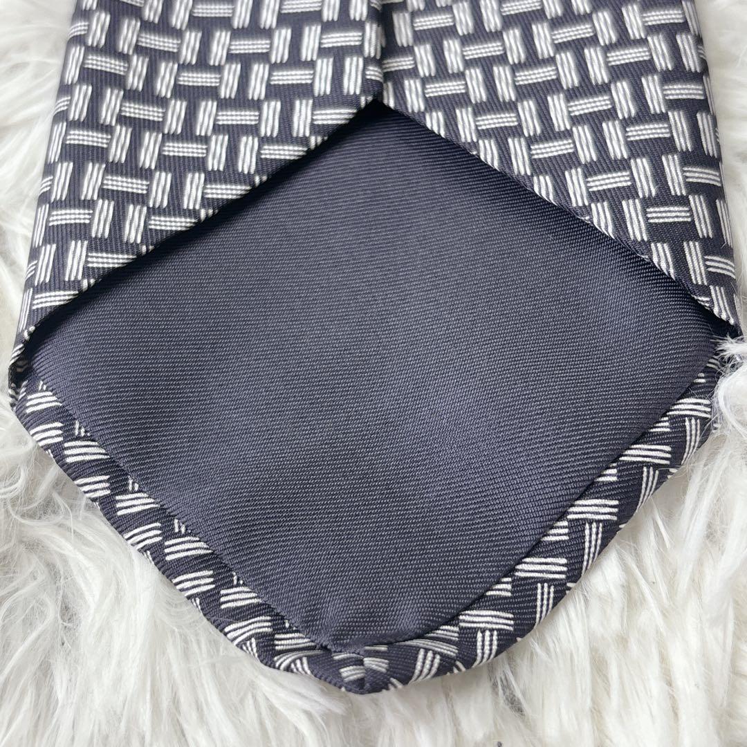 未使用保管品　HERMES 幾何学模様 ネクタイ 専用ボックス付き