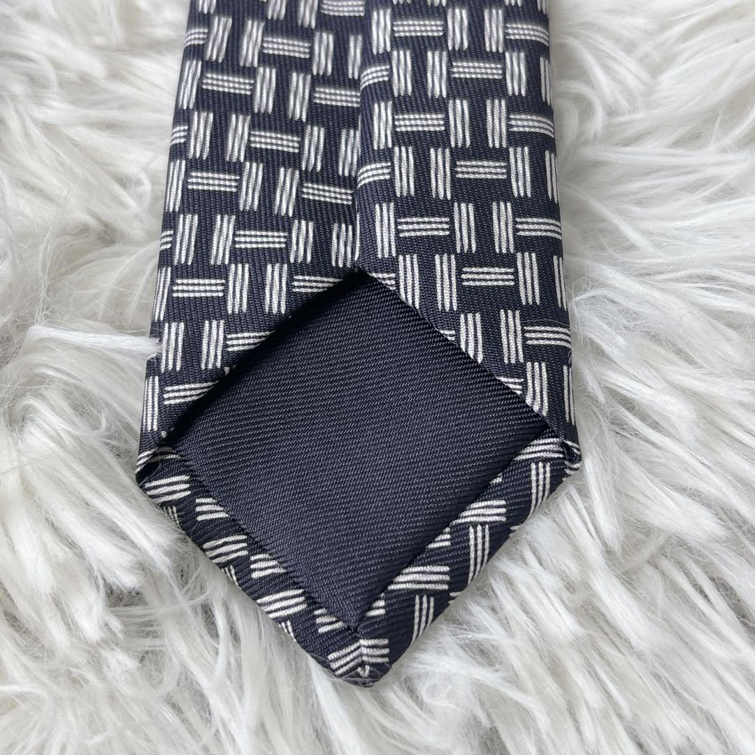 未使用保管品　HERMES 幾何学模様 ネクタイ 専用ボックス付き