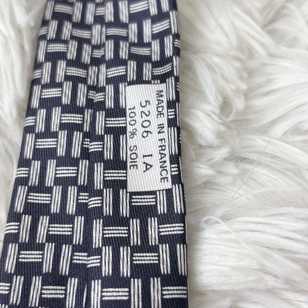 未使用保管品　HERMES 幾何学模様 ネクタイ 専用ボックス付き