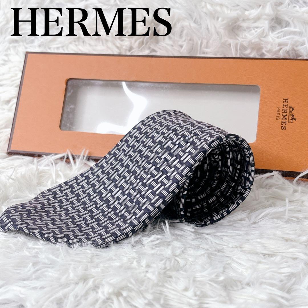 未使用保管品　HERMES 幾何学模様 ネクタイ 専用ボックス付き