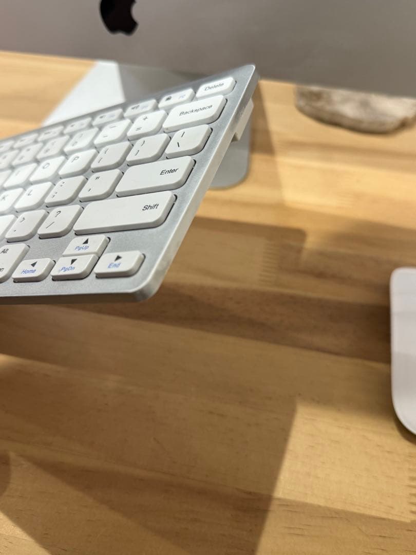 Macデスクトップ iMac + AnkerKeyboard + Magic Mouse