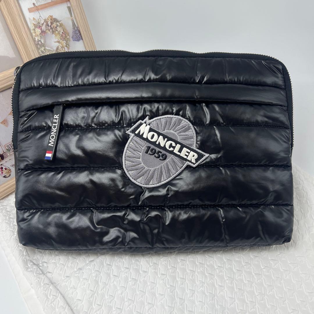 ✨ほぼ未使用✨MONCLERモンクレール　クラッチバッグ　PCケース　ナイロン