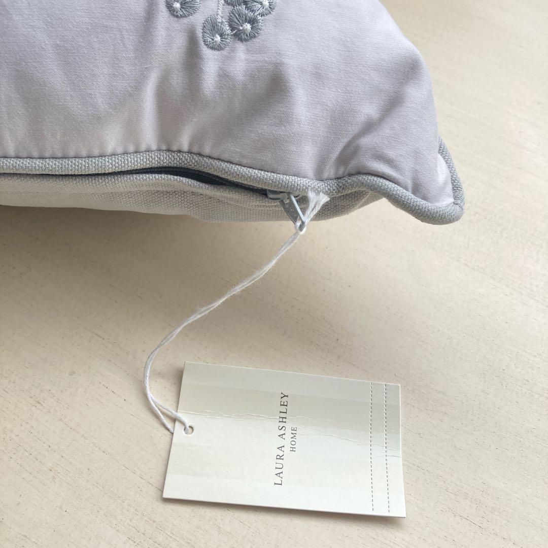 ローラアシュレイイギリス老舗　一面刺繍枕クッション　フェザーパッド　新品