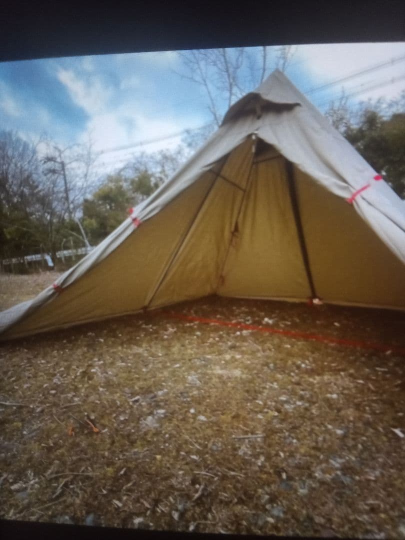 ソロキャンプにオススメ5点セットです　テントやテーブル、焚き火台など