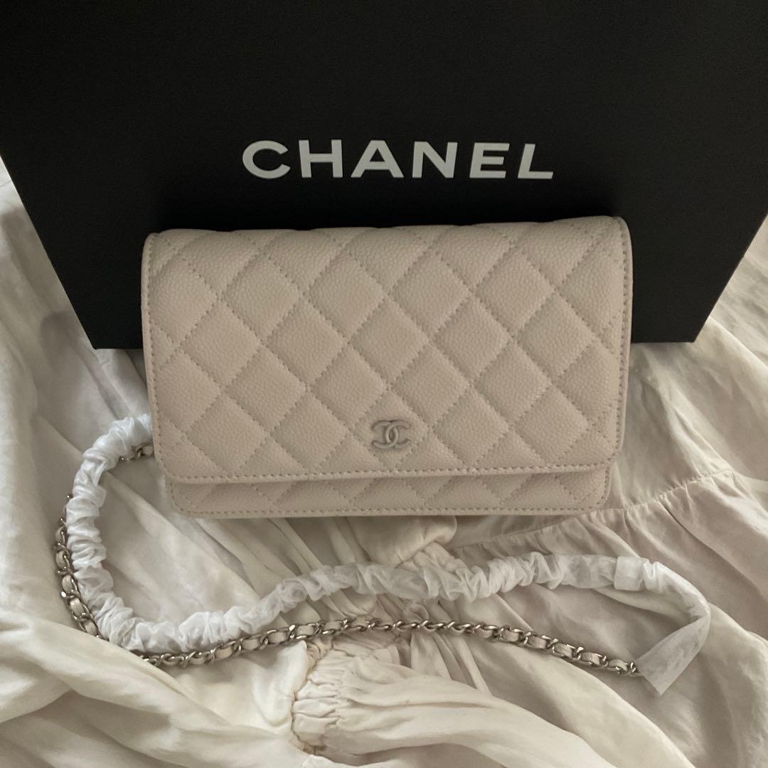 CHANEL ノベルティ　チェーンウォレット　キャビアスキンシルバー