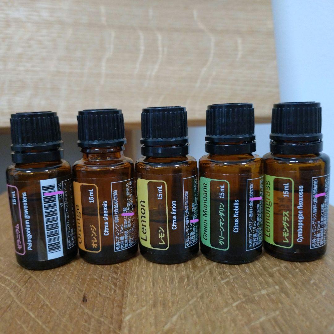 エッセンシャルオイル18種開封済、クラリカームロールオン開封済、ココナッツオイル