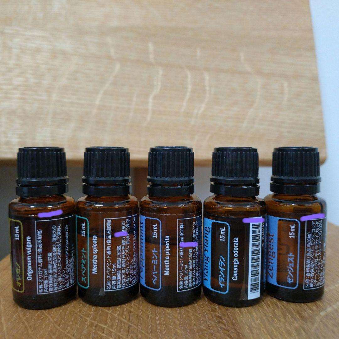 エッセンシャルオイル18種開封済、クラリカームロールオン開封済、ココナッツオイル