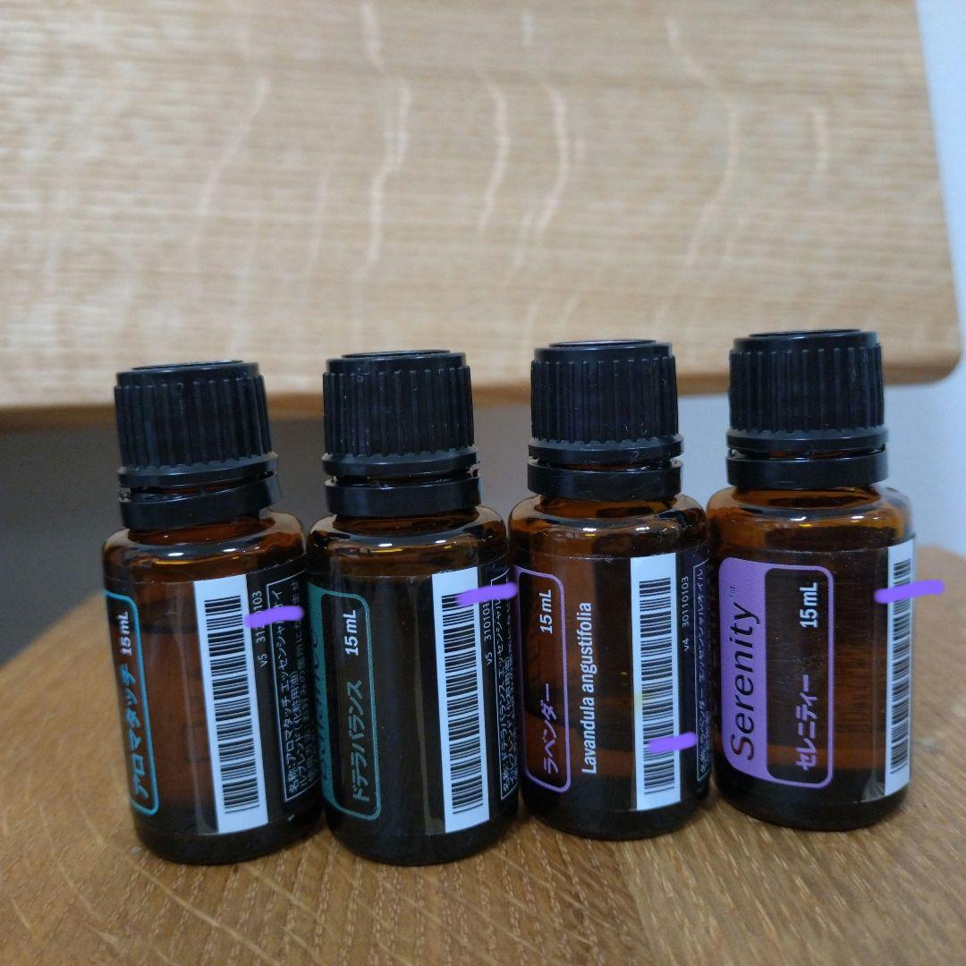エッセンシャルオイル18種開封済、クラリカームロールオン開封済、ココナッツオイル